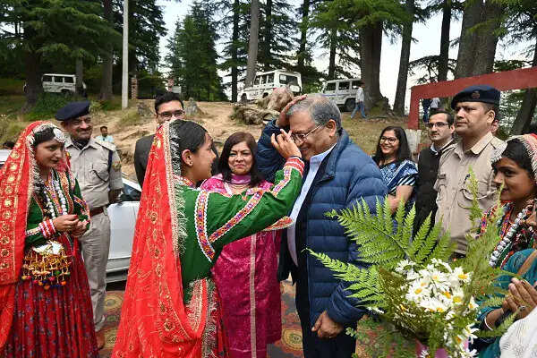 मुख्य चुनाव आयुक्त ने चंबा में युवा मतदाताओं को लोकतंत्र में भागीदारी के लिए प्रेरित किया