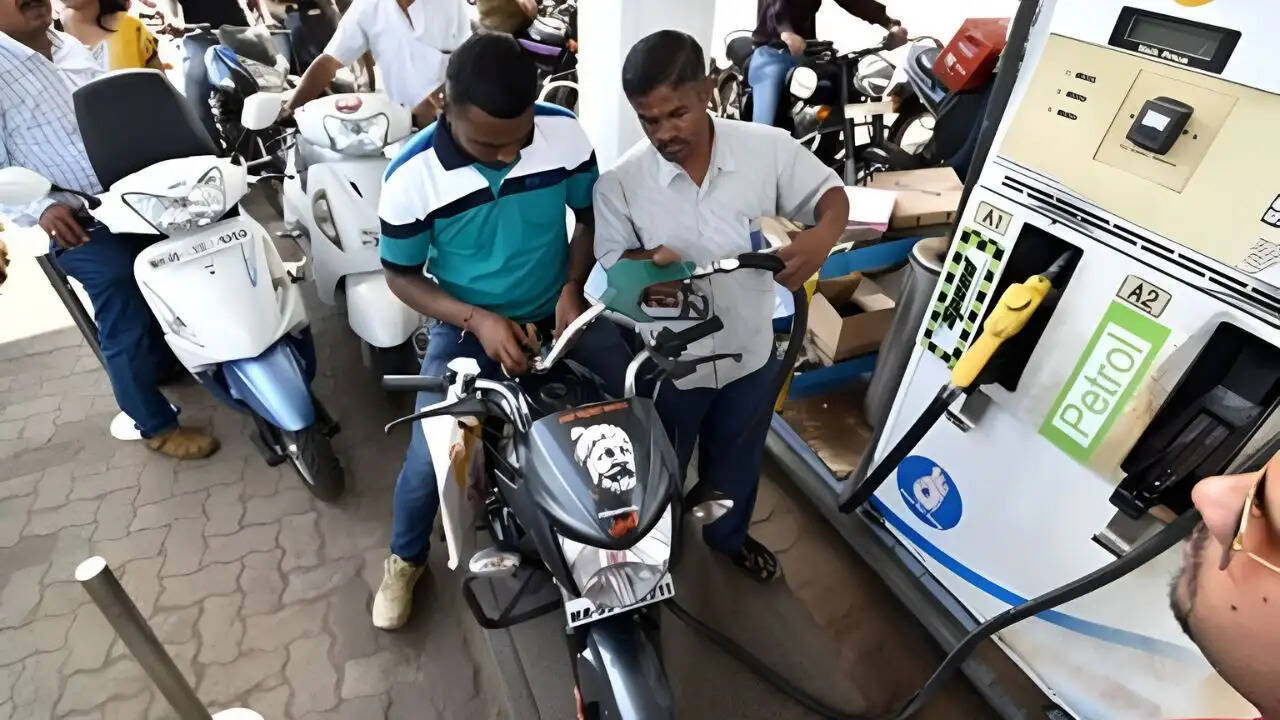 ईरान-इजरायल संघर्ष से बढ़ती पेट्रोल और डीजल की कीमतें