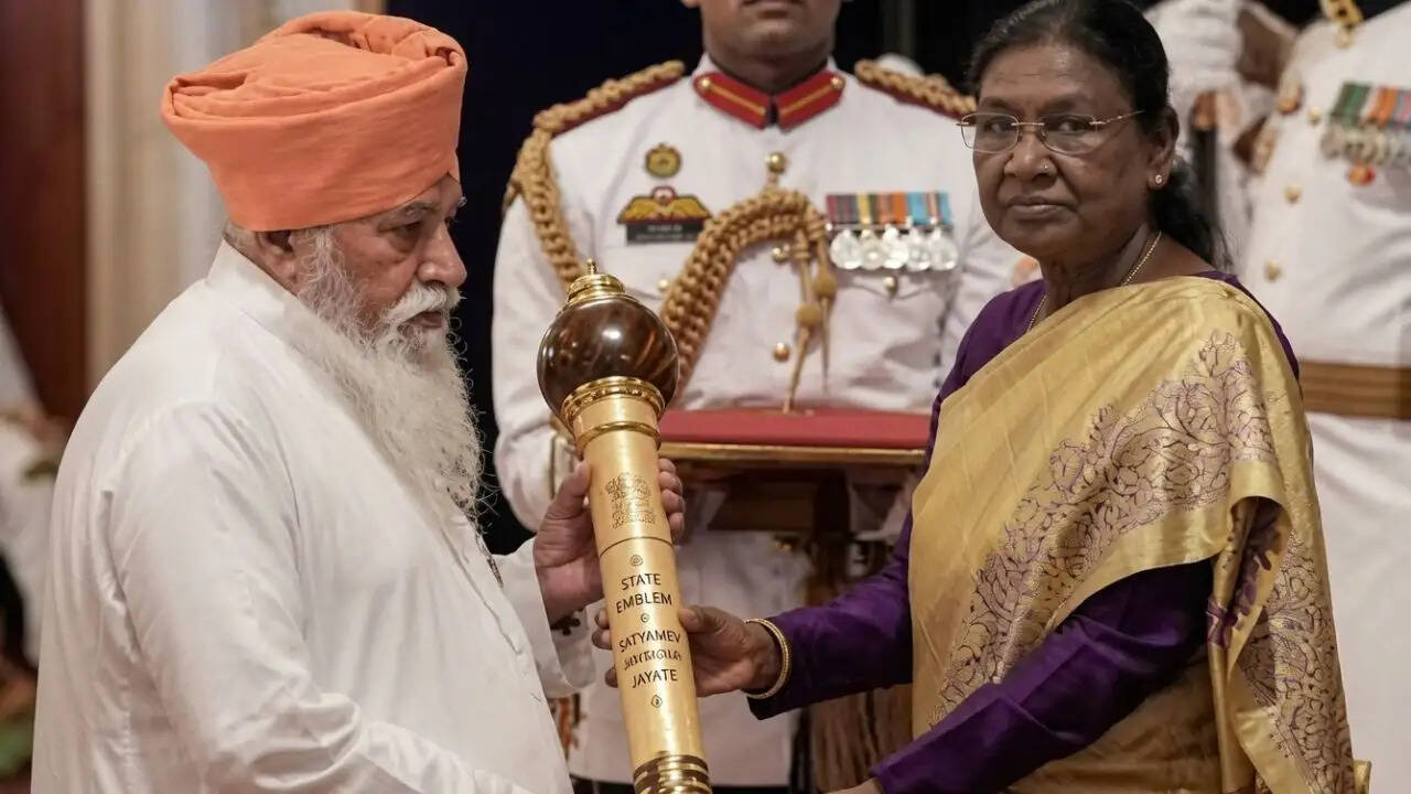 संत निरंजनदास जी को पद्मश्री पुरस्कार से सम्मानित किया गया