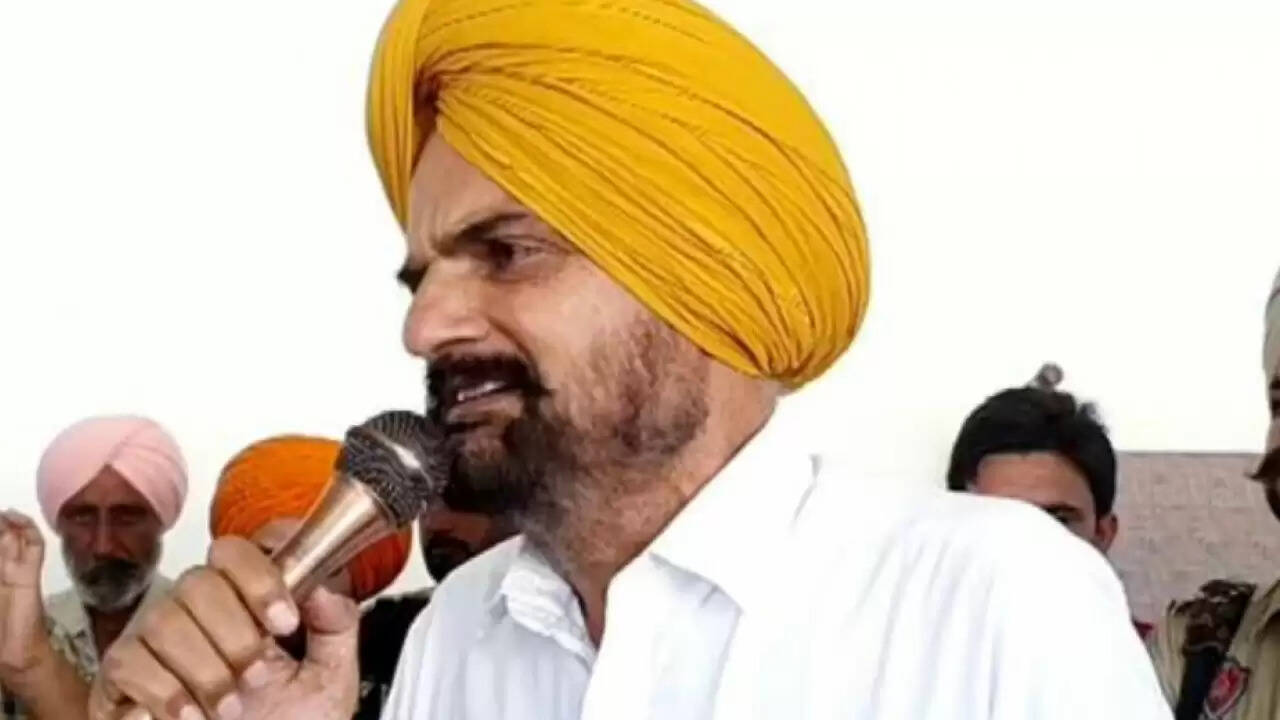 सिद्धू मूसेवाला के पिता बलकौर सिंह ने राजनीति में कदम रखा