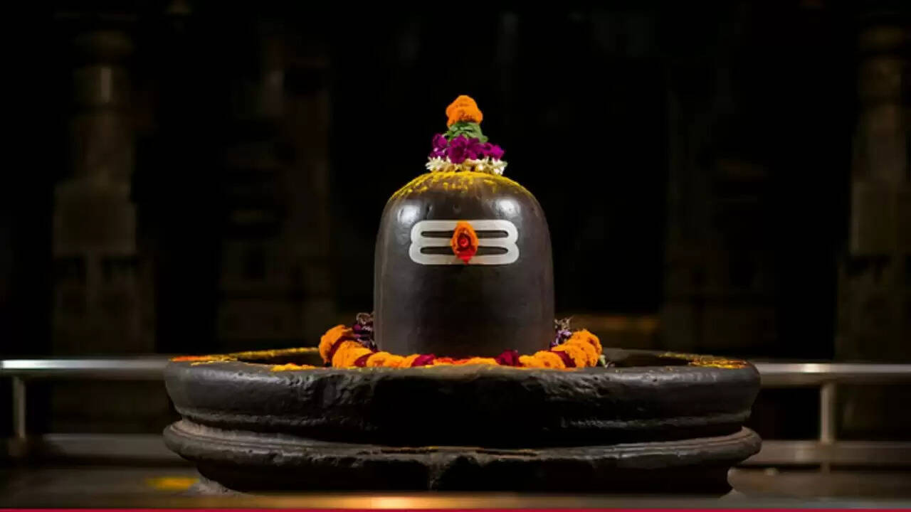 सावन सोमवर 2025: जानें किस राशि के लिए कौन सा अभिषेक है विशेष