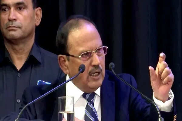 NSA अजीत डोभाल ने देश की सुरक्षा स्थिति पर की चर्चा