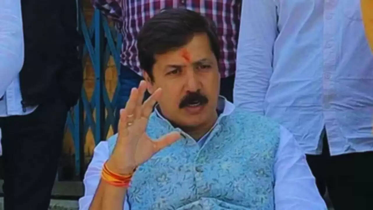 लखनऊ में धनंजय सिंह पर FIR: सार्वजनिक रास्ते को लेकर बढ़ा विवाद