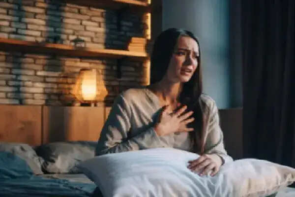 सुबह उठते ही नाक बंद होने के कारण और आयुर्वेदिक उपचार