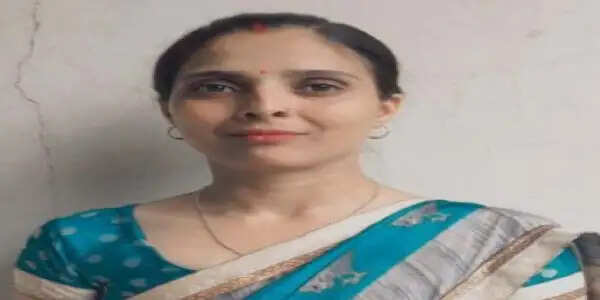 ताने सुने पर हार नहीं मानी, गोबर और जूट से अपनी किस्मत संवार रहीं शालिनी