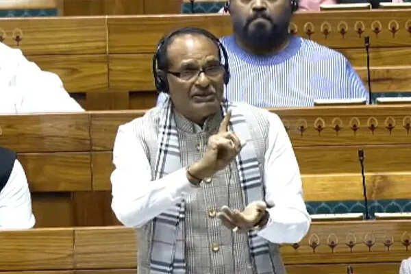 शिवराज सिंह चौहान ने लोकसभा में पेश किया 'विकसित भारत-जी राम जी' विधेयक