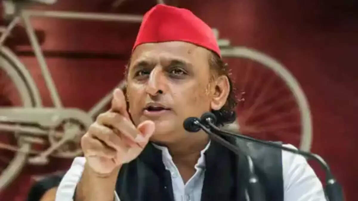 डिंपल यादव पर अभद्र टिप्पणी के बाद मौलाना की मुश्किलें बढ़ीं