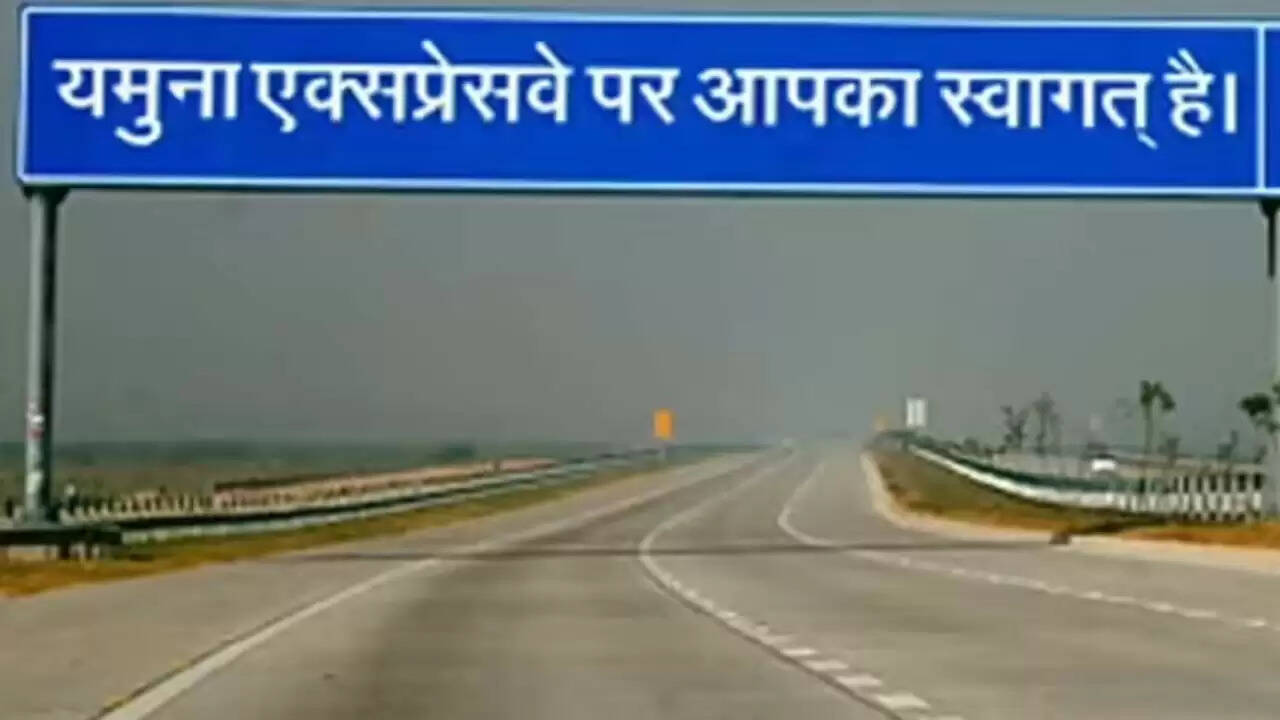 दिल्ली-NCR में कोहरे से बढ़ी सड़क दुर्घटनाओं की चिंता, यूपी सरकार ने उठाए सख्त कदम