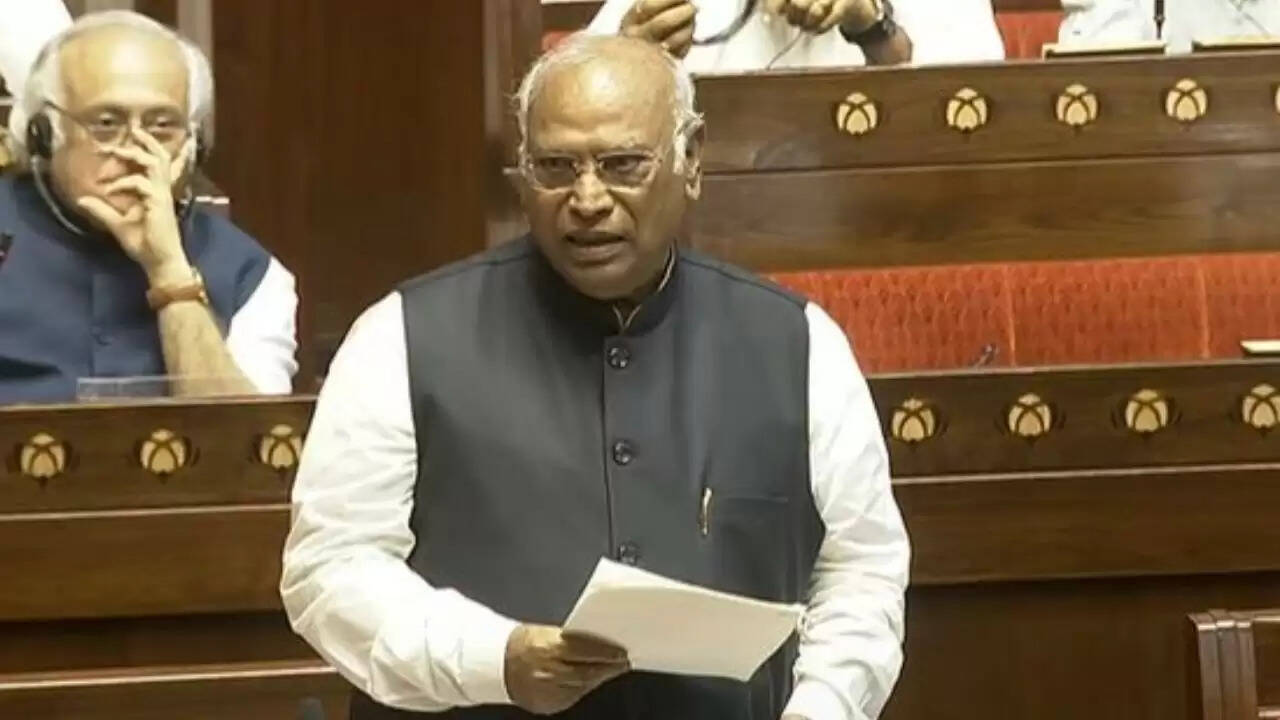 कश्मीर हमले पर मल्लिकार्जुन खड़गे ने उठाए गंभीर सवाल