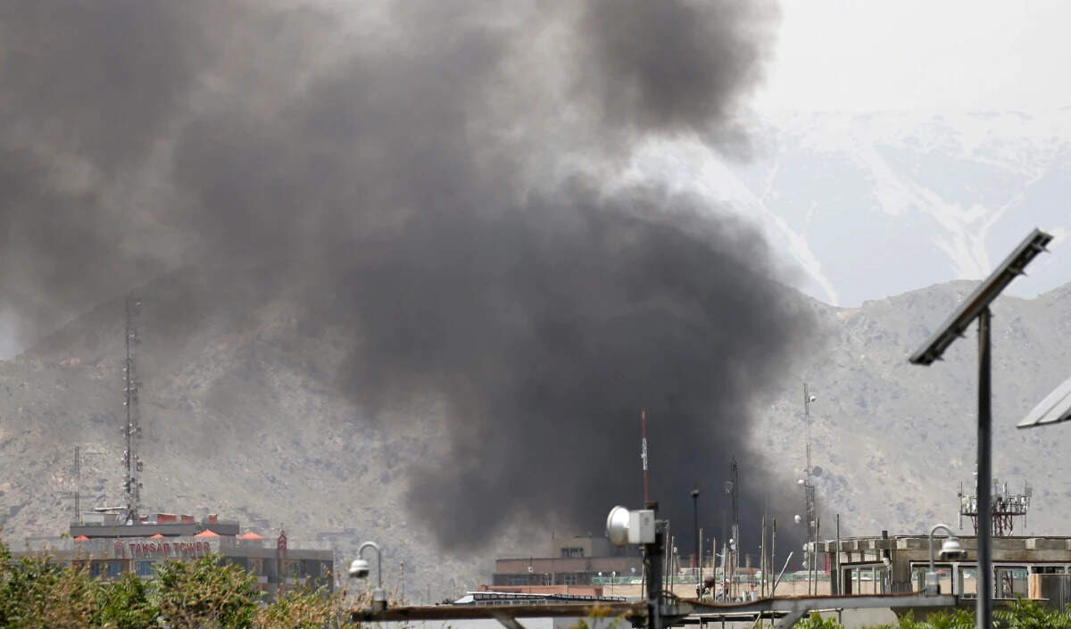 पाकिस्तान में आईईडी विस्फोट से छह सैनिकों की मौत, आतंकवादियों के खिलाफ कार्रवाई जारी