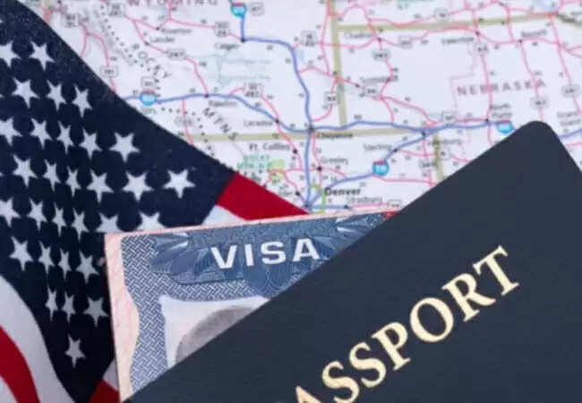 अमेरिका ने 2025 में 100,000 से अधिक वीज़ा रद्द किए