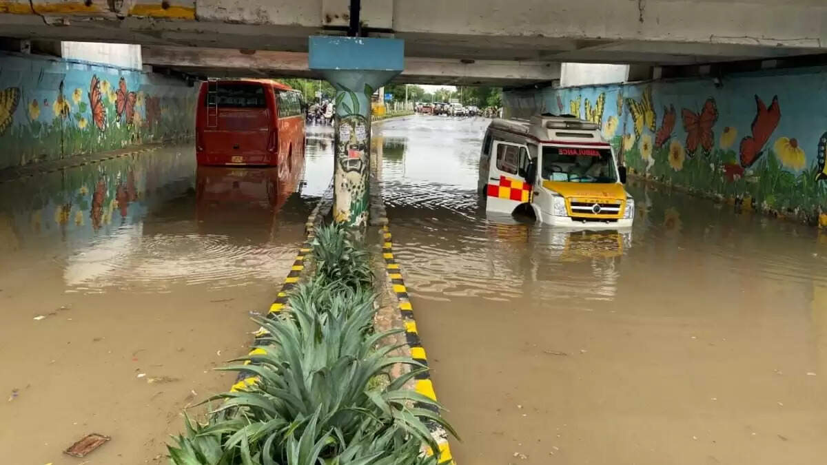 ग्रेटर नोएडा में रक्षाबंधन पर बारिश से उत्पन्न समस्याएं