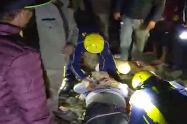 नैनीताल में कार दुर्घटना: तीन शिक्षकों की जान गई