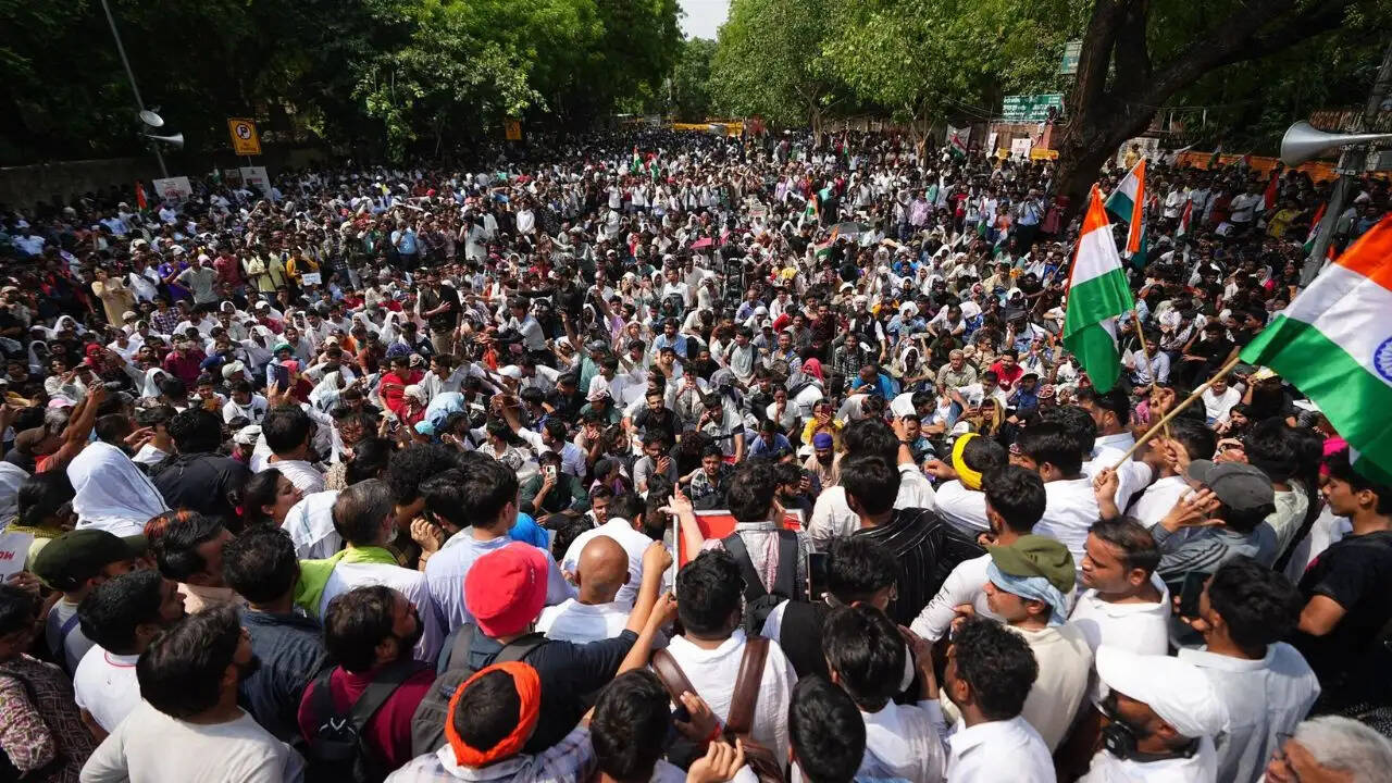 दिल्ली में शिक्षा व्यवस्था के खिलाफ प्रदर्शन: CJP ने सरकार को दिया अल्टीमेटम