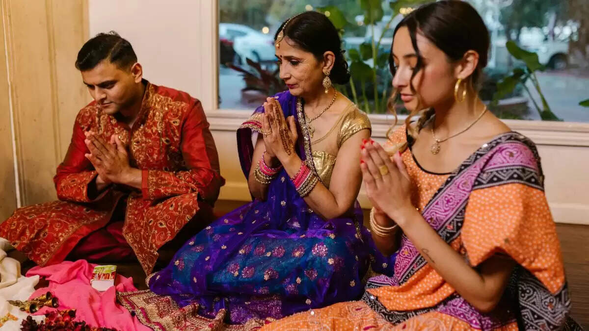 पूजा के लिए सही दिशा का चयन: जानें किन दिशाओं से बचें