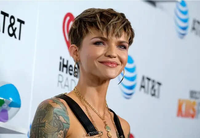 रूबी रोज़ ने केटी पेरी पर यौन उत्पीड़न का आरोप लगाया