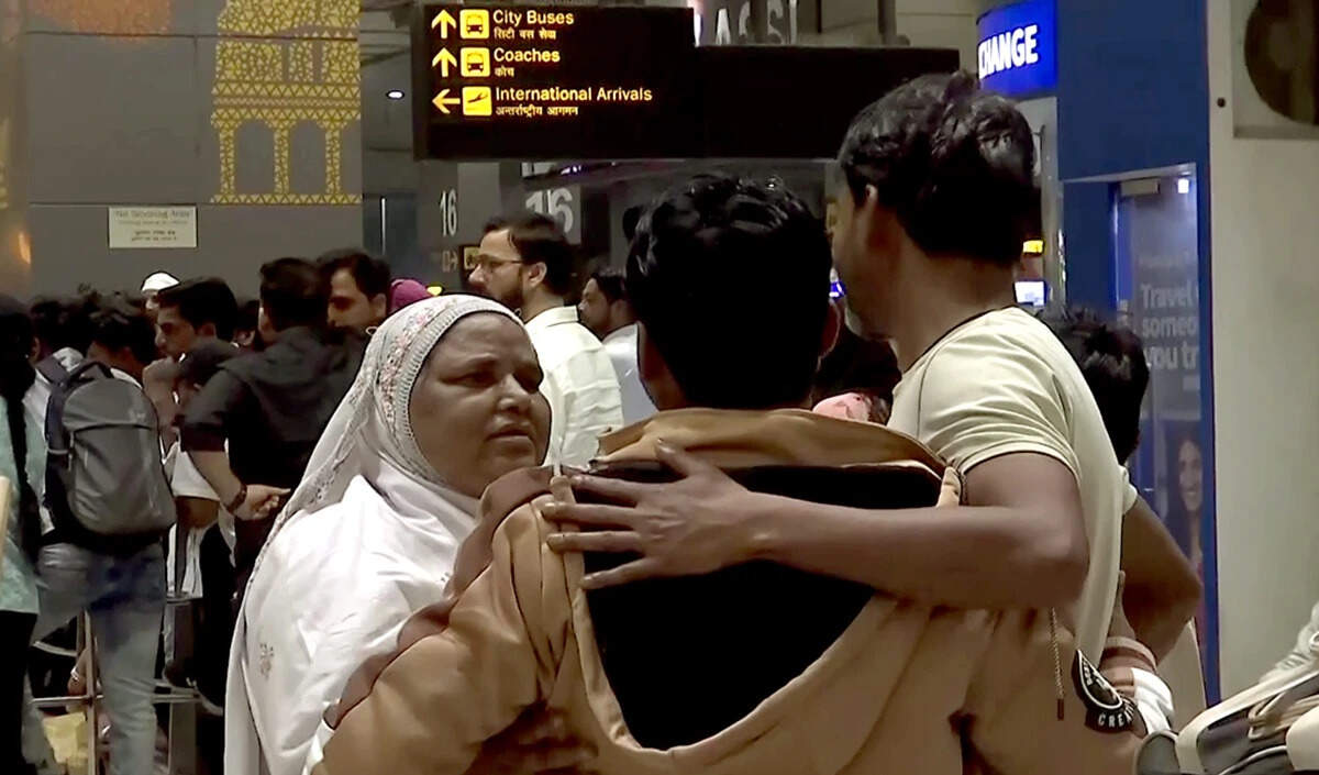 अबू धाबी में मिसाइल मलबे से भारतीय नागरिक की मौत, संघर्ष में बढ़ी संख्या