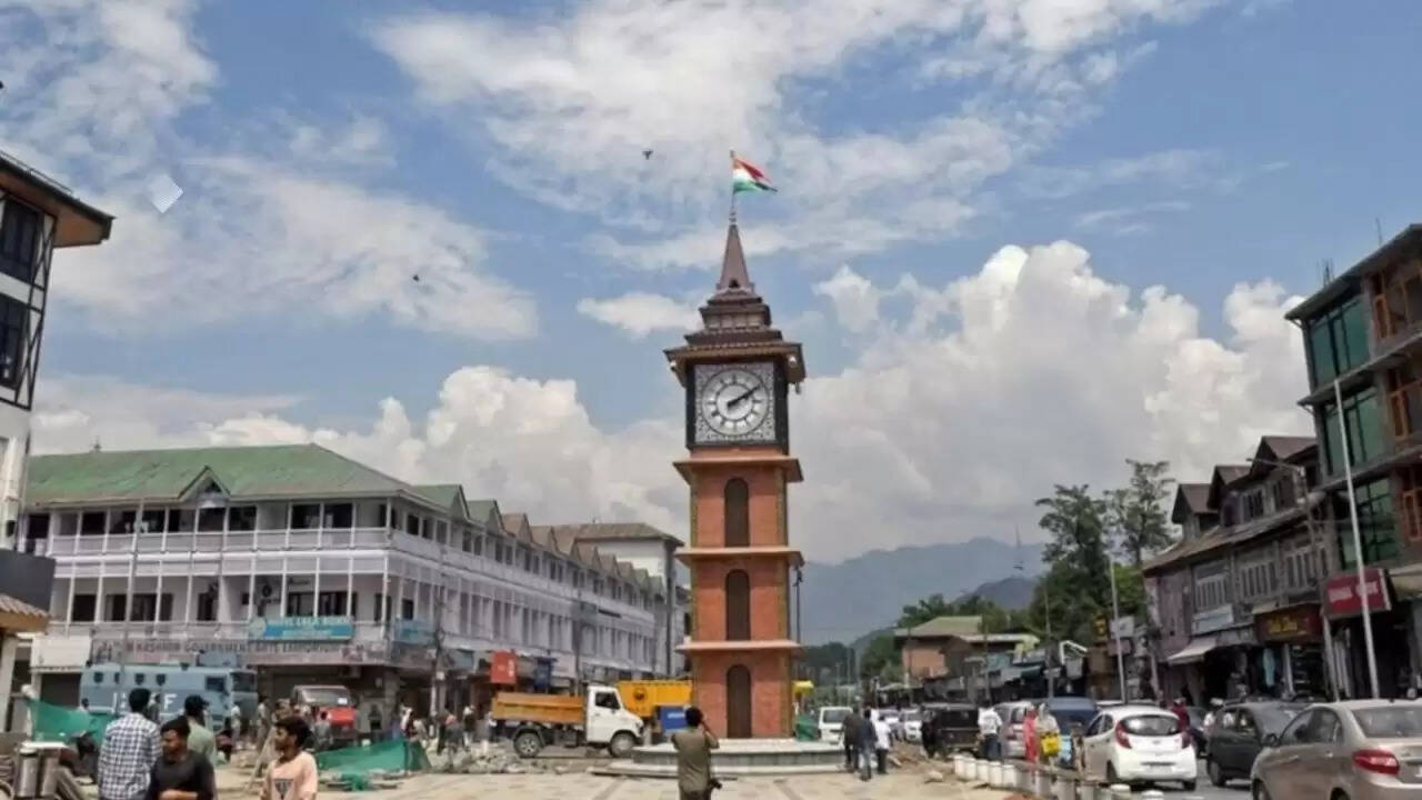 क्या जम्मू-कश्मीर को मिलेगा राज्य का दर्जा? 8 अगस्त को सुप्रीम कोर्ट में होगी सुनवाई