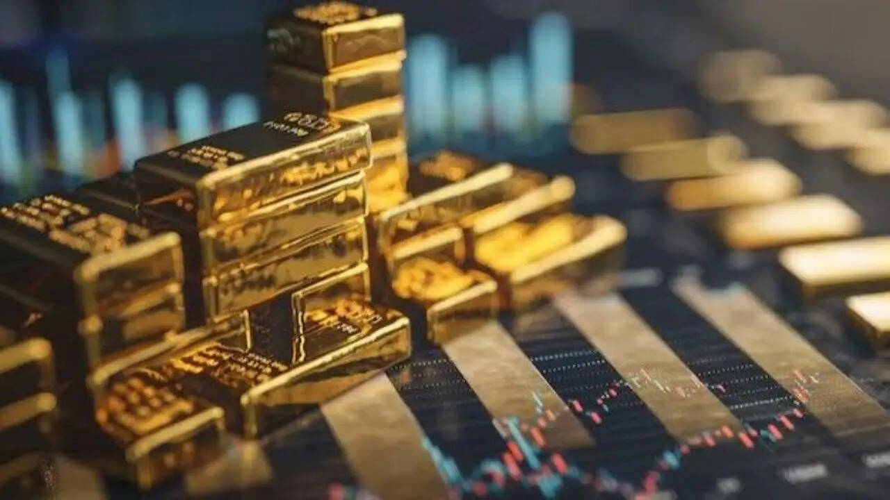 शेयर बाजार में गिरावट के बीच सोने-चांदी की कीमतों में भारी कमी: जानें ताजा हालात