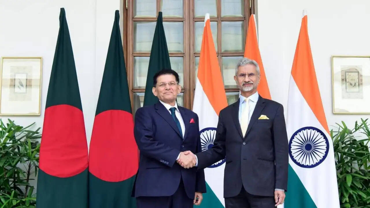 बांग्लादेश की नई सरकार का भारत के साथ संबंध सुधारने का प्रयास
