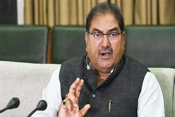 भाजपा सरकार पर चौटाला का आरोप: विकास के नाम पर जनता की जेब काट रही है