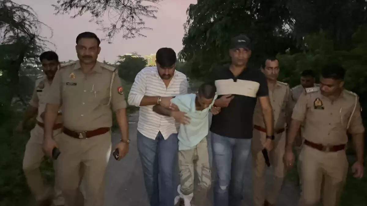 नोएडा में युवती पर चाकू से हमला, आरोपी गिरफ्तार