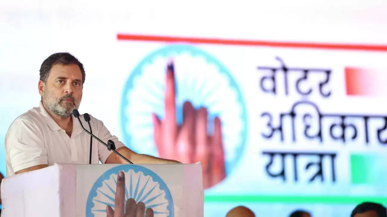 राहुल गांधी ने चुनाव आयोग पर उठाए सवाल, वोट चोरी के आरोपों का किया जिक्र