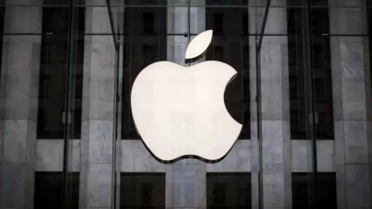 Apple ने पूर्व कर्मचारी के खिलाफ गोपनीयता उल्लंघन का मुकदमा दायर किया