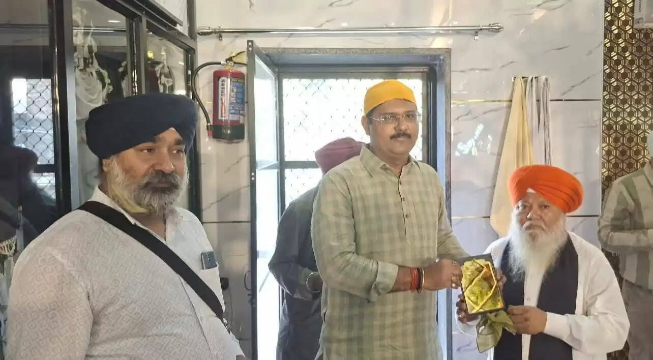 नौतनवा में गुरु नानक देव जी की 556वीं जयंती धूमधाम से मनाई गई