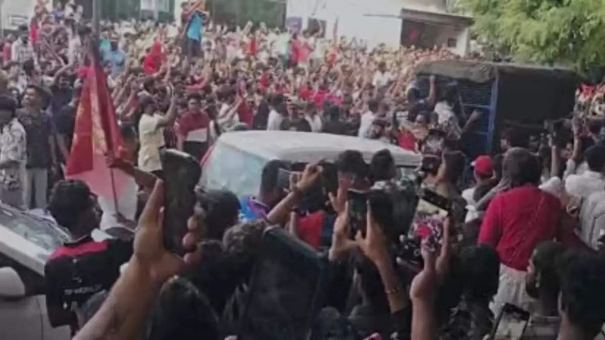 RCB की विजय परेड में हुई त्रासदी: बेंगलुरु में मची अफरा-तफरी