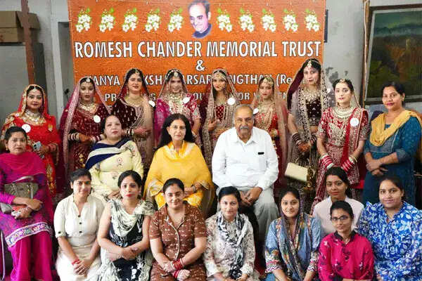 जालंधर में मेकअप आर्टिस्ट क्लास की छात्राओं ने ब्राइडल कॉम्पिटिशन में दिखाया हुनर