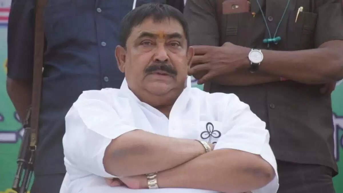 TMC नेता अनुब्रत मंडल पर कार्रवाई, 24 घंटे में माफी का आदेश