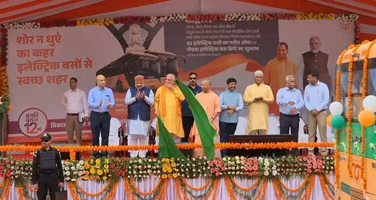योगी आदित्यनाथ ने 45 इलेक्ट्रिक बसों का उद्घाटन किया, उत्तर प्रदेश की सड़कों की सराहना