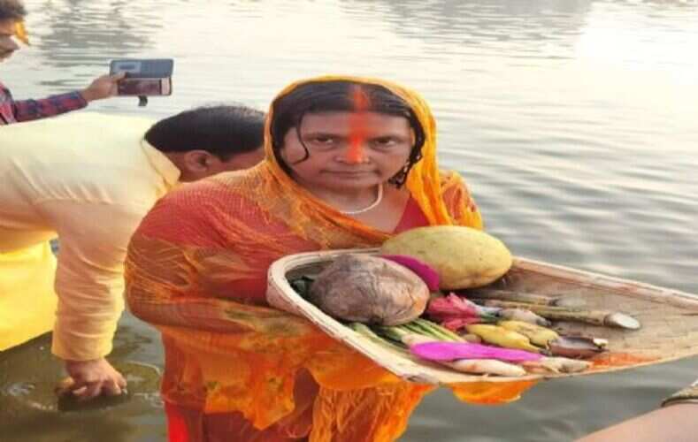 उदयीमान सूर्य को अर्घ्य देने के साथ ही छठ पर्व संपन्न