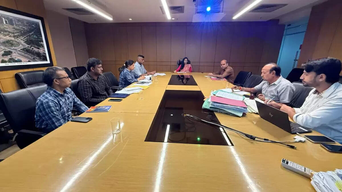 ग्रेटर नोएडा में यातायात सुधार के लिए अतिक्रमण हटाने का अभियान