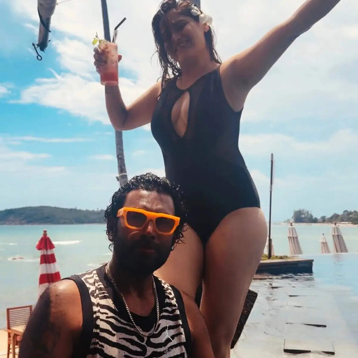 आरती सिंह का बिकिनी लुक: थाईलैंड में पति के साथ रोमांटिक पल