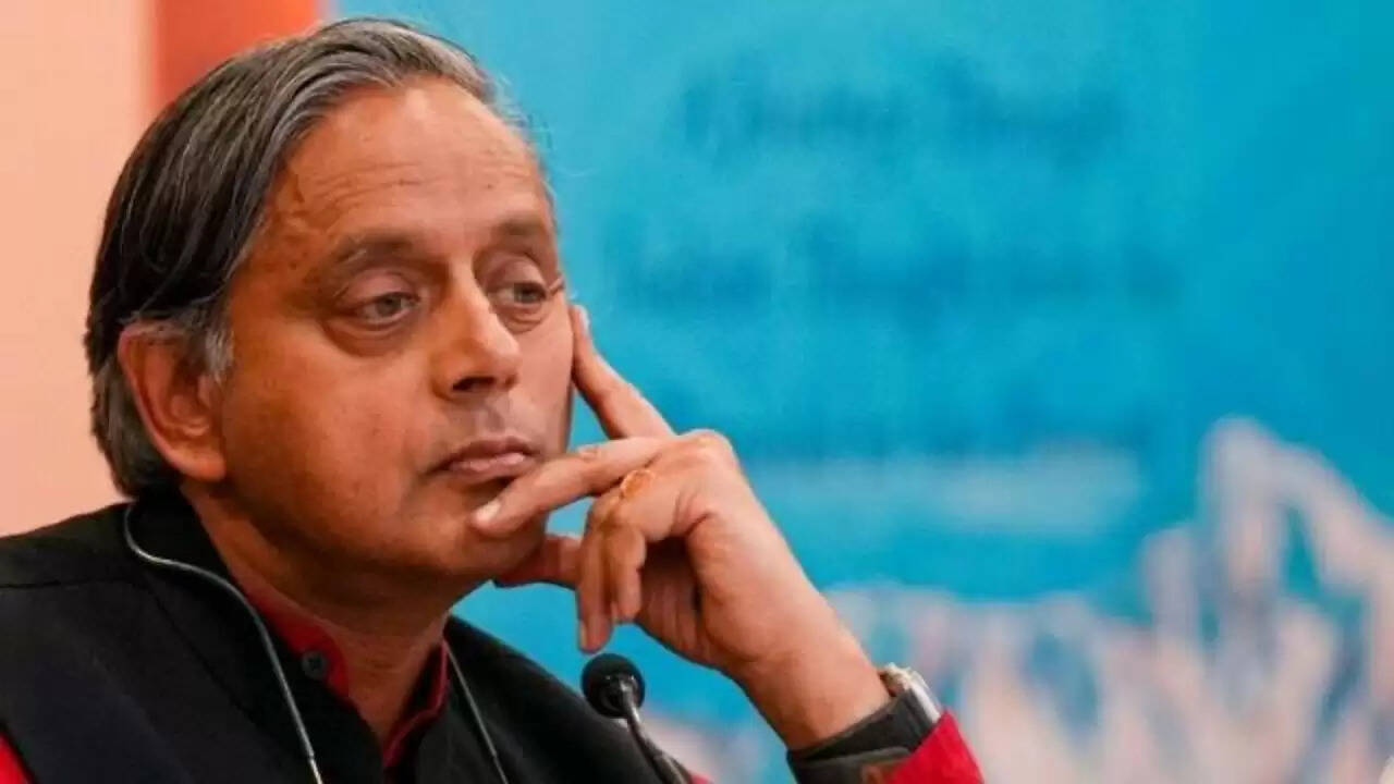 शशि थरूर ने पाकिस्तान-चीन संबंधों पर उठाए सवाल