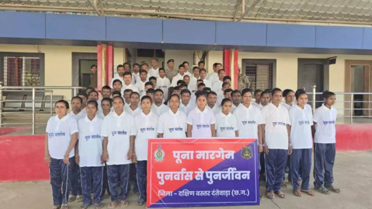 बस्तर में नक्सलियों का आत्मसमर्पण: शांति और विकास की नई शुरुआत