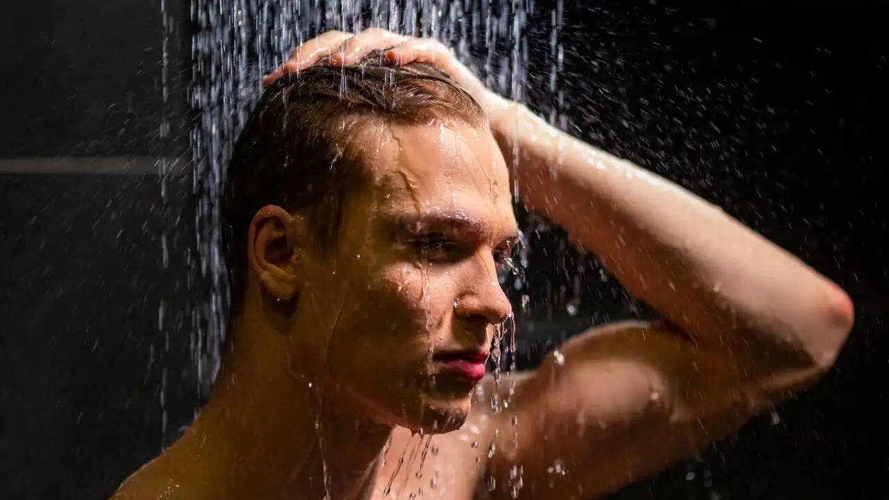 भारत और एशिया में स्नान की परंपराएं: सुबह या रात, कौन सा है बेहतर?