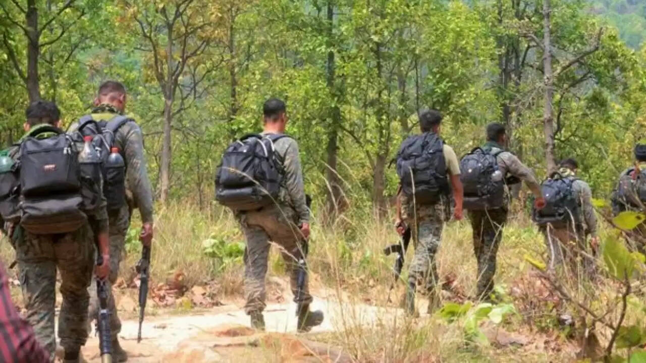 झारखंड में नक्सलियों की साजिश का भंडाफोड़, विस्फोटक सामग्री बरामद
