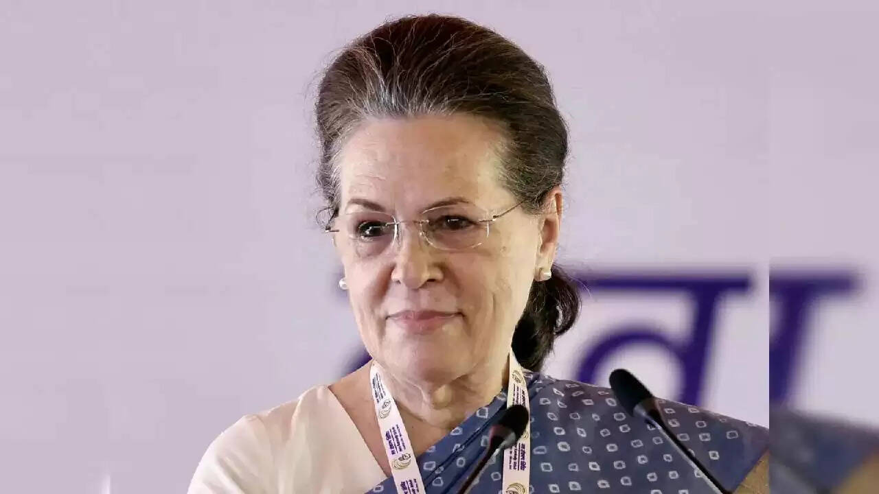 सोनिया गांधी की तबीयत बिगड़ी, शिमला के अस्पताल में भर्ती