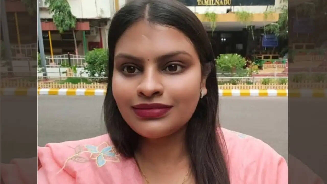 छत्तीसगढ़ की चारु पांडेय: 23 साल की उम्र में सरकारी नौकरी में सफलता की मिसाल
