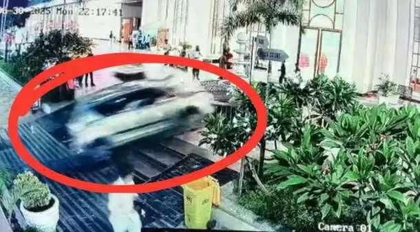 हापुड़ में तेज रफ्तार कार से युवक की मौत, कई घायल