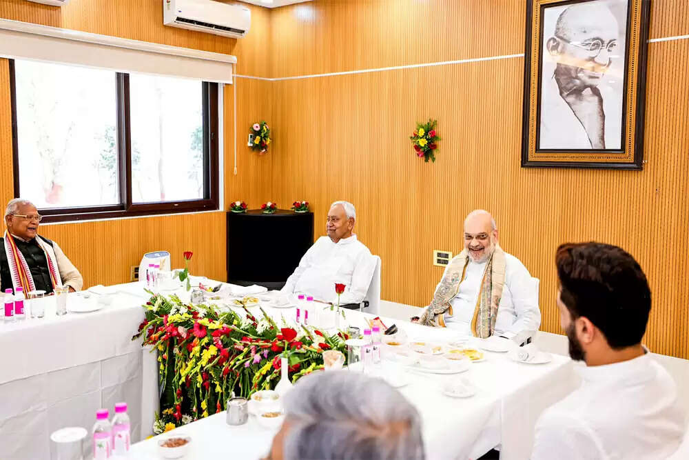 बिहार विधानसभा चुनाव में एनडीए घटक दलों की बैठक, सीट बंटवारे पर चर्चा