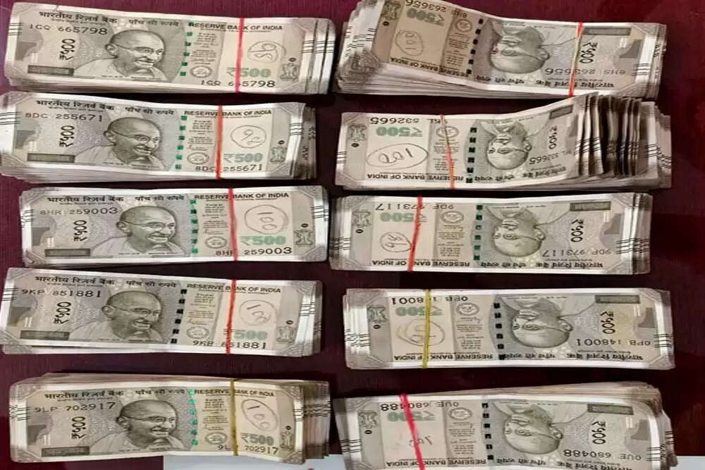 भारत में सरकारी घूसखोरी के नए मामले: रक्षा और विदेश मंत्रालय में गड़बड़ी