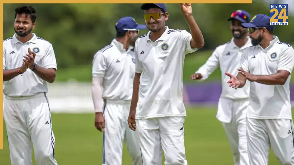 Duleep Trophy 2025: मनीषी की शानदार गेंदबाजी ने मचाया धमाल
