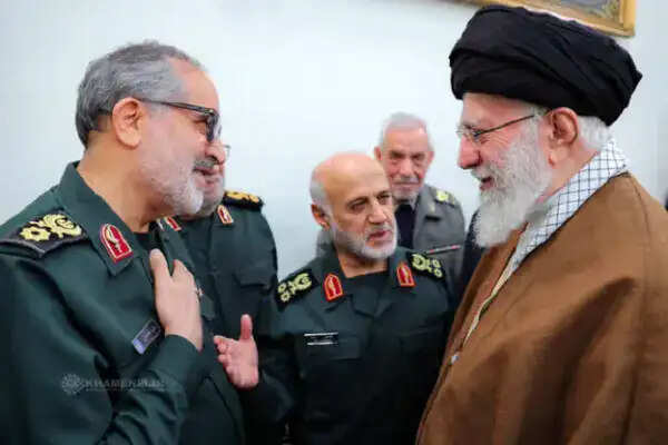 ईरान में इजरायली हमलों के दौरान रक्षा मंत्री और कमांडर की मौत का दावा