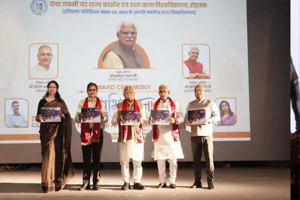 केंद्रीय मंत्री मनोहर लाल ने कला प्रदर्शनी &lsquo;अभिव्यंजना&rsquo; में दी नई दिशा