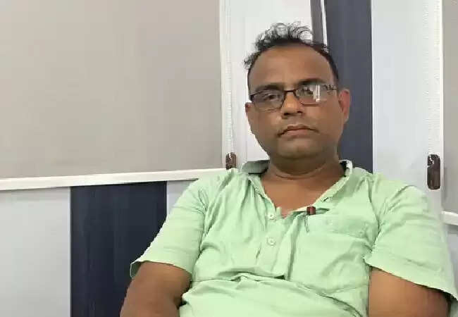 गाजीपुर में रिश्वत लेते हुए डीएम कार्यालय के कर्मचारी की गिरफ्तारी