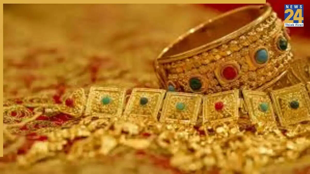 दिल्ली में सोने की कीमतें रिकॉर्ड स्तर पर पहुंची, 10 ग्राम का भाव 1,12,750 रुपये